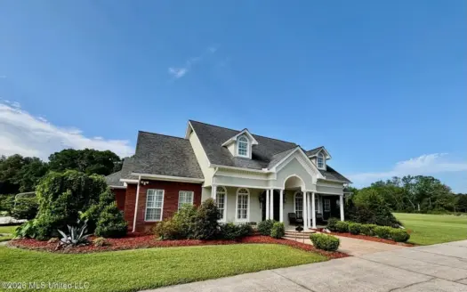 Lawrence Co MS Spacious 6-BR Retreat on 2 Acres with Pool