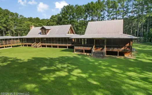 85± Acre Luxury Estate in Poplarville, MS