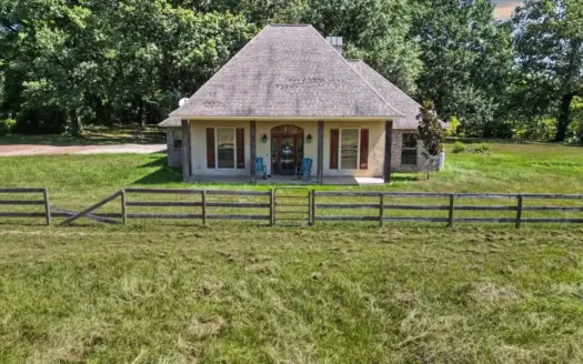4BR Home on 6± Acres in Natchez, MS