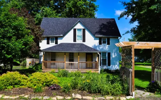 Charming 2-Bedroom Home with Detached 2-Car Garage in King City,