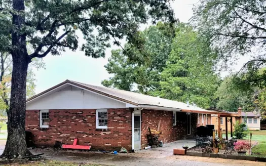 Nice Brick Home in Country Setting of Southeast Missouri For Sale