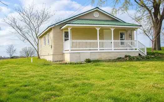 Move-In Ready Country Home on 3 Acres – Ozark County, MO