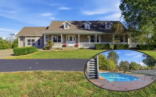Secluded Family Home and 12 Acres in Oregon County, Thayer, MO