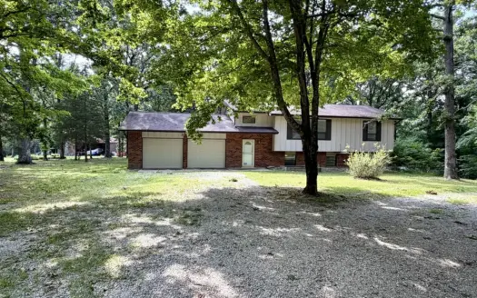Private 4BR Home on 2.93 ± Acres Near Salem, MO – Walkout Lower
