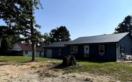Remodeled Home + Bonus Building on 4 ± Acres in Bunker, MO