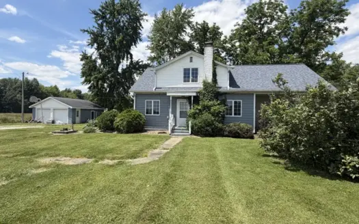 3 Bed 2.5 Bath Country Home for Auction, Robinson, IL