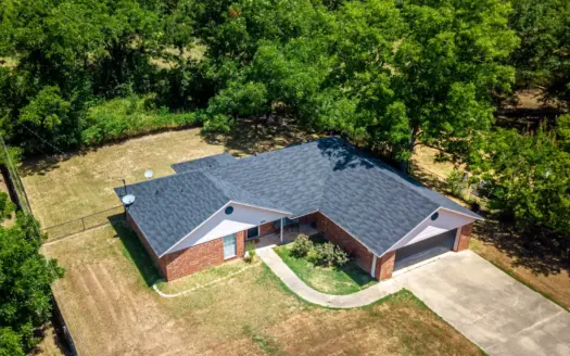 3 Bedroom Home in Reno TX with Open Floor Plan & Large Yard