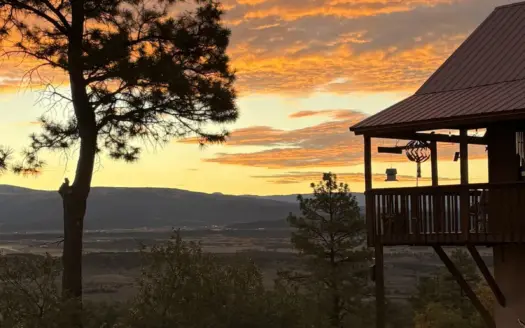 Spacious home with spectacular views in the mountains