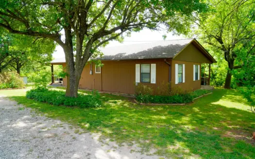 Central Oklahoma Corner Country Cottage For Sale