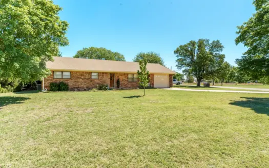 Butler, OK Home Detached Shop & Private Well on Large Corner Lot