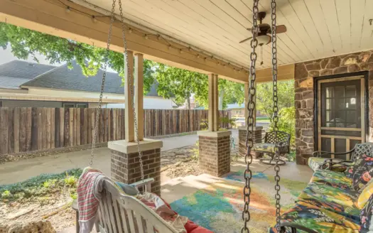 Historic Cottage for Sale | 2 Bed + Office | Live on Broadway!