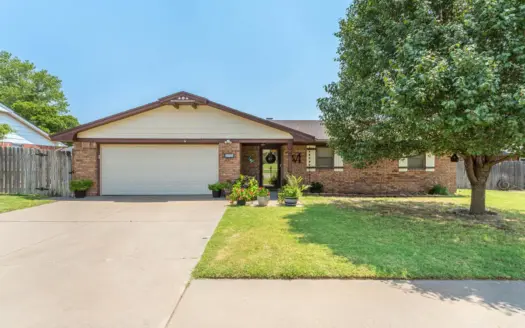 3 Bedroom Brick Home with Detached Shop