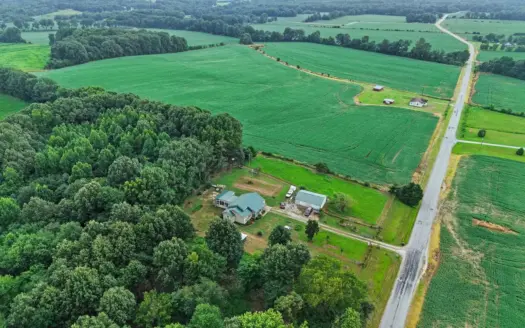 TN Country Home on 2.5 Acres with a turnkey mini farm