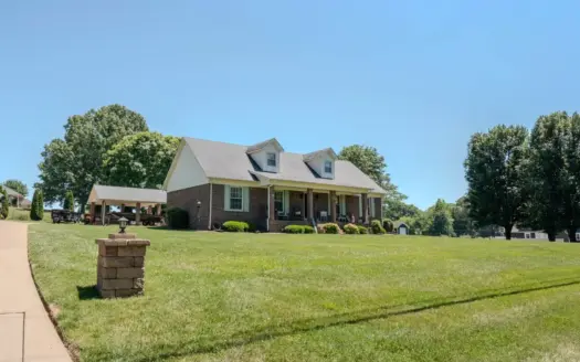 Brick Home for sale in Lawrenceburg TN Close to Town