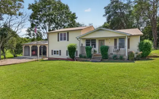 Country Charm, Room to Breathe & Minutes from Everything!