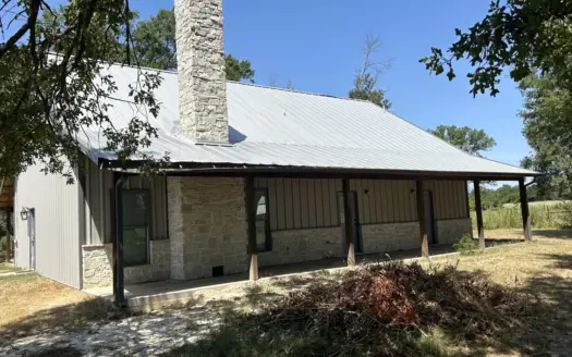 Updated Country Home in Bogata TX