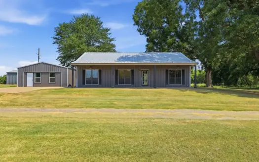 Equine Country Home with Mother-In-Law Quarters