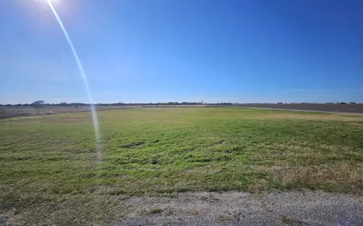 This lot offers the Country Living Vibe
