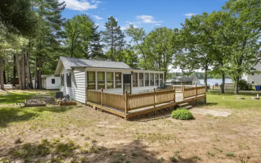 2-Bedroom, 1-Bath Cottage on Parker Lake