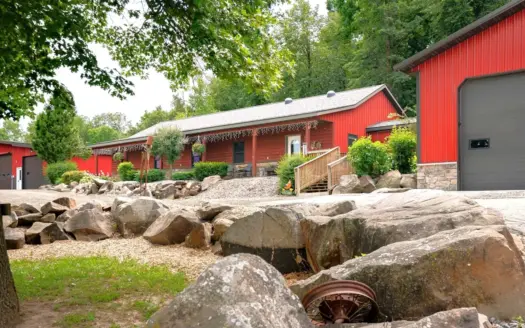 Amazing Country Home – Garage, Workshop, Apartment, on 2.29 Acres