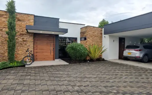 House for Sale in Llanogrande, Antioquia Colombia