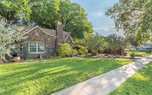 Historic Cottage for Sale | 2 Bed + Office | Live on Broadway!