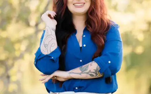 agent profile picture for Amanda Dragos on country homes website