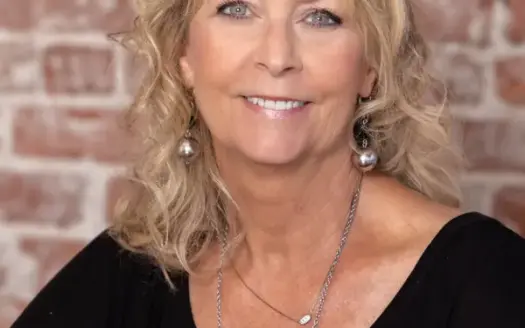 agent profile picture for Amy Baker on country homes website