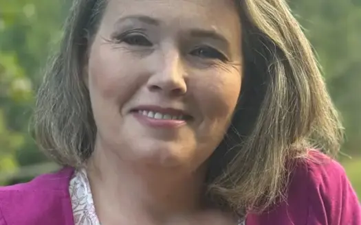 agent profile picture for Angela Allen on country homes website