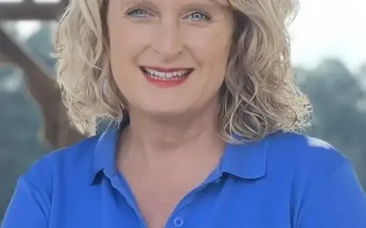 agent profile picture for Angie Gallaher on country homes website