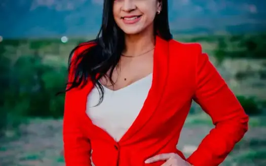 agent profile picture for Angie Jimenez on country homes website