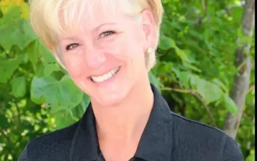 agent profile picture for Angie Schejbal on country homes website