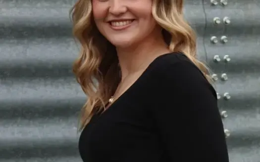 agent profile picture for Anna Degerstrom on country homes website