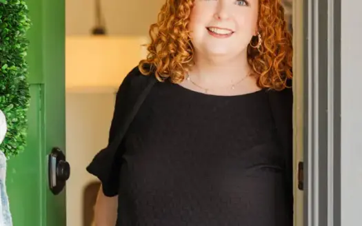 agent profile picture for Anna Jones on country homes website