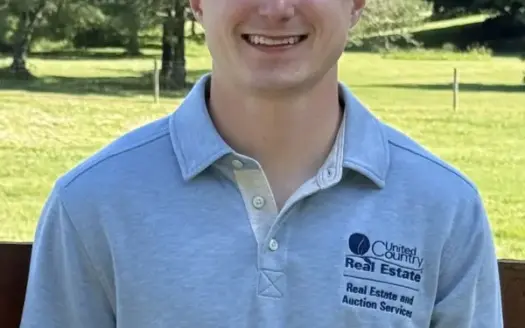 agent profile picture for Austin Carpenter on country homes website