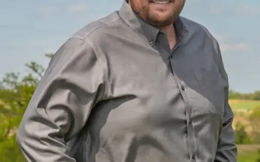 agent profile picture for Bob Carlson on country homes website