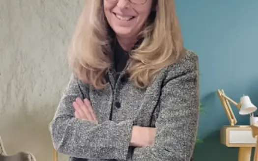 agent profile picture for Brenda Howard on country homes website