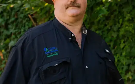 agent profile picture for Chandler Walker on country homes website