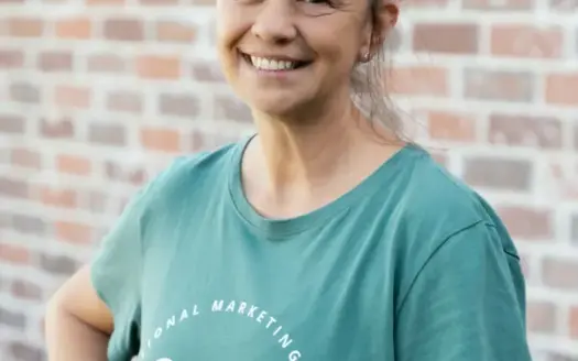 agent profile picture for Danelle Moore on country homes website