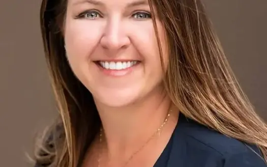 agent profile picture for Danielle Roberson on country homes website