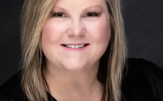 agent profile picture for Dawn Swarts on country homes website