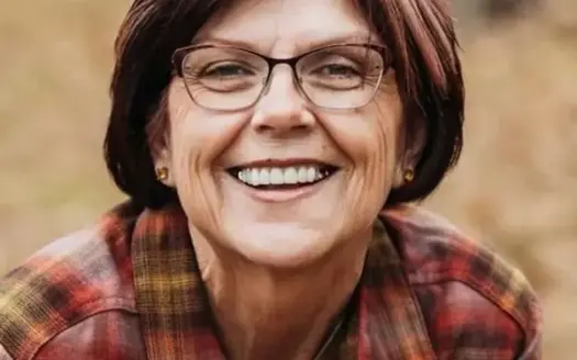 agent profile picture for Debra Schilling Smith on country homes website