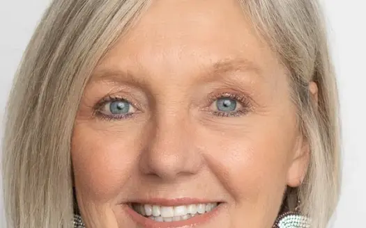 agent profile picture for Glenda Bunch on country homes website