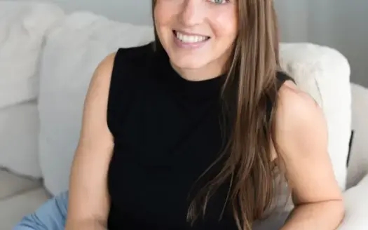 agent profile picture for Hayley Lane on country homes website