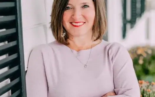 agent profile picture for Heather Whistler on country homes website