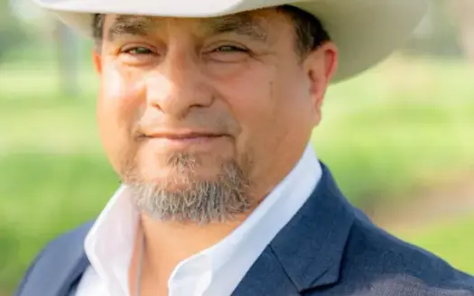 agent profile picture for Hector Gonzalez on country homes website