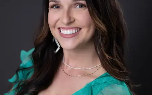 agent profile picture for Kayla Casson on country homes website