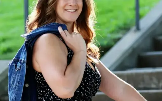agent profile picture for Kriss Young on country homes website