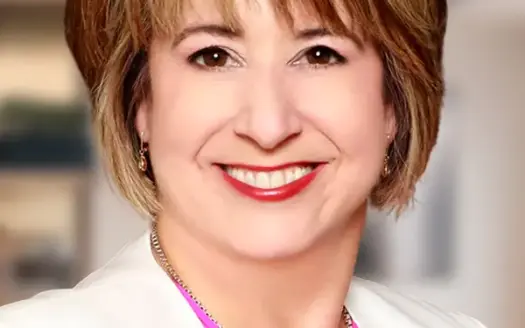 agent profile picture for Laura Boswell on country homes website