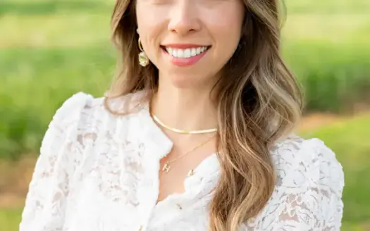 agent profile picture for Lidia Mcbee on country homes website